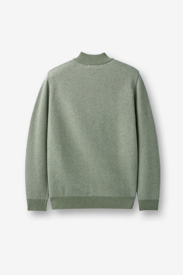 가을, 겨울 시즌에 어울리는 울 캐시 오블리크 라인 하프 집업 니트입니다. 부드러운 촉감의 울과 캐시미어 혼방 소재로 제작되어 따뜻하고 편안한 착용감을 선사합니다. 하프넥 디자인과 레귤러 핏으로, 베이직하면서도 미니멀한 스타일을 연출합니다. 카키 컬러와 자카드, 트윌 패턴이 은은한 포인트를 더하며, 레이어드 스타일링이 가능하여 다양한 룩에 활용할 수 있습니다. 출근룩, 모임룩 등 TPO에 맞춰 클래식, 미니멀, 캐주얼 스타일로 연출해보세요.
