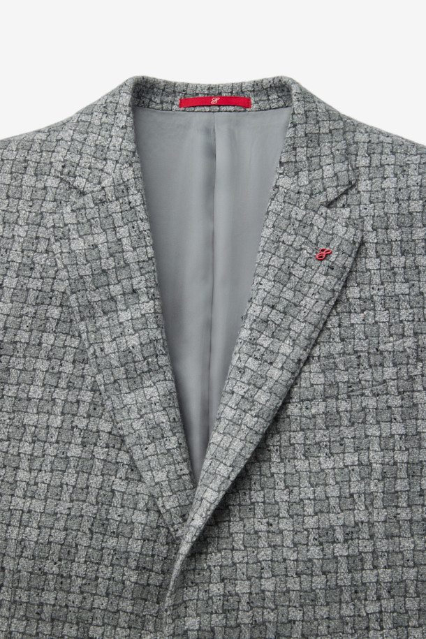 존스톤 캐시100 그리드 체크 재킷은 가을과 겨울, 오피스룩, 비즈니스 캐주얼, 모임룩에 적합한 클래식한 스타일의 자켓입니다. 고급스러운 캐시미어 소재로 제작되어 부드러운 촉감과 두꺼운 두께감을 자랑하며, 레귤러 핏과 긴 소매 기장으로 편안한 착용감을 선사합니다. 세련된 그레이 컬러에 그리드 체크 패턴이 더해져 미니멀하고 시크한 분위기를 연출합니다. 싱글 버튼 여밈 방식으로 클래식한 매력을 더한 이 재킷은 당신의 스타일을 한층 끌어올려 줄 것입니다.
