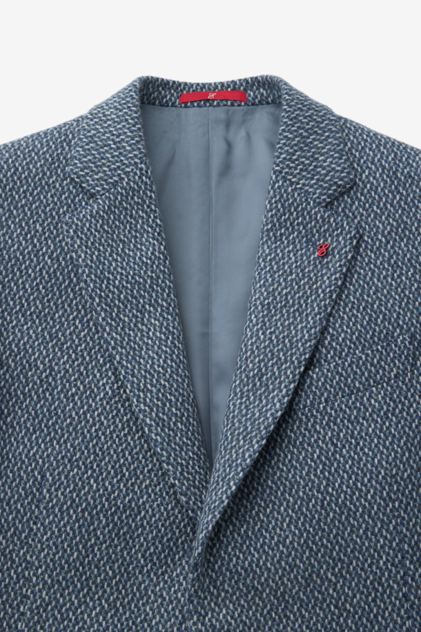 존스톤 캐시100 조직감 재킷은 가을과 겨울, 당신의 품격을 높여줄 클래식하고 미니멀한 스타일의 아우터입니다. 고급스러운 그레이 컬러의 캐시미어 100% 소재로 제작되어 부드러운 촉감과 은은한 광택감을 선사하며, 두꺼운 두께감으로 따뜻함을 더합니다. 싱글 버튼 여밈과 레귤러 핏 디자인은 오피스룩, 비즈니스 캐주얼, 모임룩 등 다양한 TPO에 활용 가능합니다. 무지 패턴에 조직감 있는 디테일이 돋보이며, 긴 소매 기장과 레귤러 기장으로 세련된 실루엣을 완성합니다.
