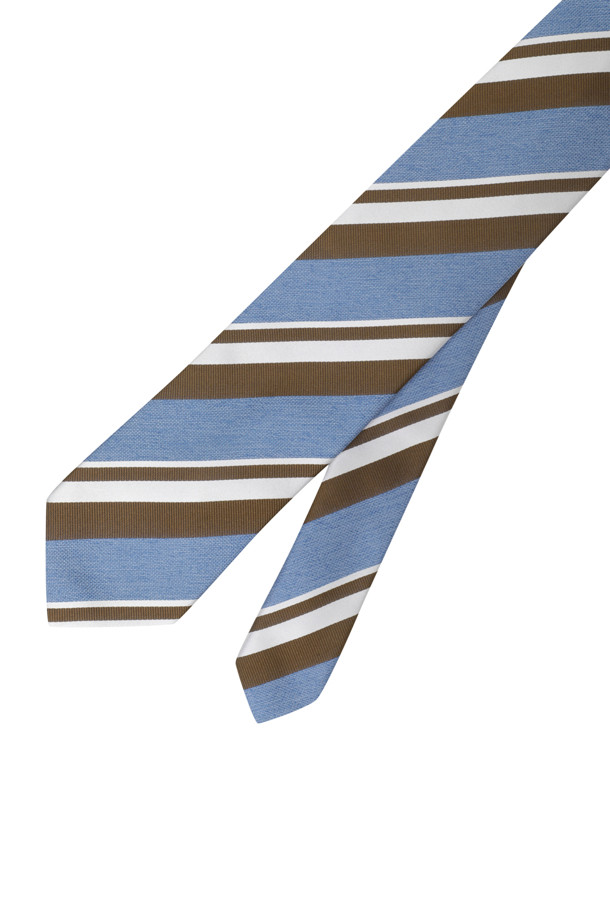 STEFANO BIGI(스테파노 비기) 세나 실크 스트라이프 타이는 남성용 넥타이로, 클래식하면서도 세련된 스타일을 연출합니다. 블루 및 브라운 컬러의 믹스 레지멘탈 스트라이프 패턴이 돋보이며, 부드러운 실크 소재로 제작되어 편안한 착용감을 선사합니다. 오피스룩, 비즈니스 캐주얼, 출근룩 등 다양한 TPO에 활용 가능하며, 로고 자수 디테일이 고급스러움을 더합니다. 클래식, 미니멀, 시크한 스타일을 선호하는 남성에게 제격입니다.
