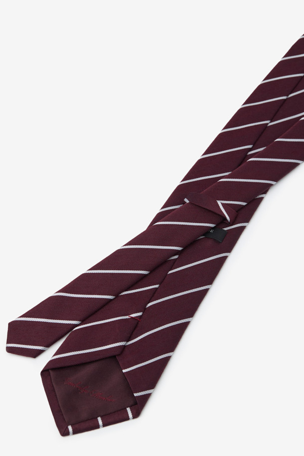실크 화이트데코 레지멘탈 타이, 남성용 넥타이입니다. 와인과 화이트 컬러의 스트라이프 패턴으로, 클래식하고 미니멀한 스타일을 연출합니다. 부드러운 촉감의 실크와 코튼 소재를 사용하여 착용감이 좋습니다. 포멀한 오피스룩, 비즈니스 캐주얼, 모임룩에 적합하며, 이면 루프가 적용되어 있습니다. 

