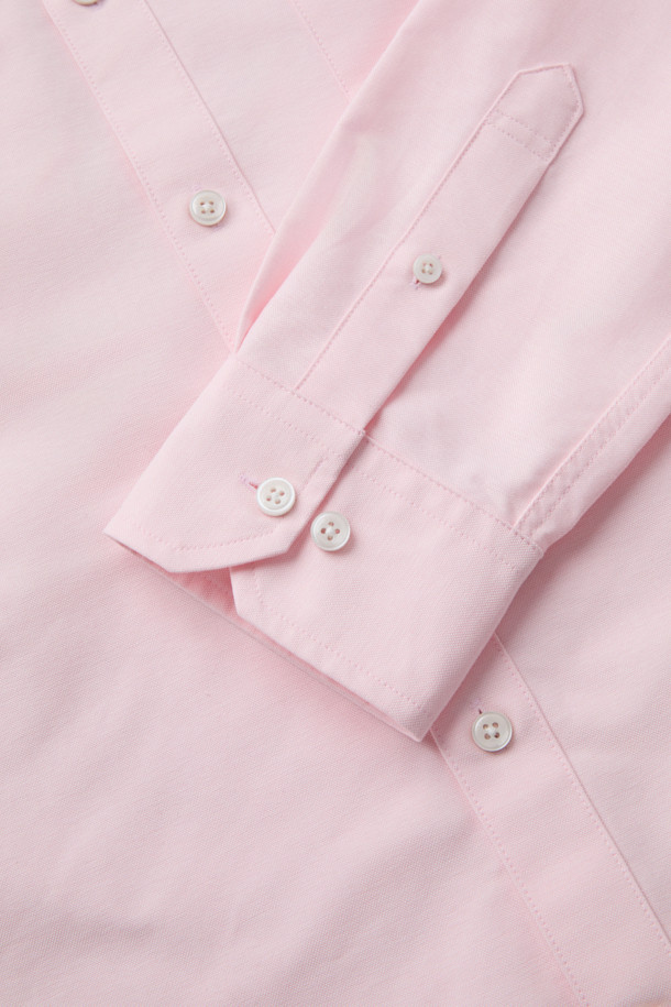 부드러운 촉감이 돋보이는 SOMELOS(소멜로스) 옥스포드 셔츠입니다. 핑크 컬러의 무지 셔츠로, 캐주얼 및 베이직 스타일을 연출하기 좋습니다. 봄, 가을 시즌에 활용하기 좋으며, 차이나칼라 디자인과 긴 소매 기장이 특징입니다. 출근룩 또는 비즈니스 캐주얼에 활용하거나, 자켓 이너나 스웨터와 레이어드하여 다양한 스타일을 시도해보세요. 투톤 컬러의 옥스포드 조직으로 은은한 멋을 더했습니다.
