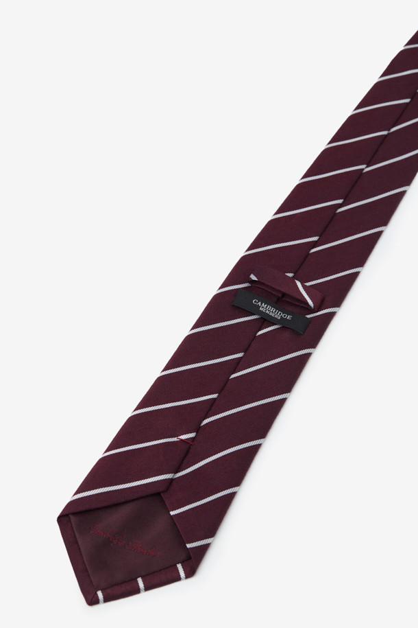 실크 화이트데코 레지멘탈 타이, 남성용 넥타이입니다. 와인과 화이트 컬러의 스트라이프 패턴으로, 클래식하고 미니멀한 스타일을 연출합니다. 부드러운 촉감의 실크와 코튼 소재를 사용하여 착용감이 좋습니다. 포멀한 오피스룩, 비즈니스 캐주얼, 모임룩에 적합하며, 이면 루프가 적용되어 있습니다. 

