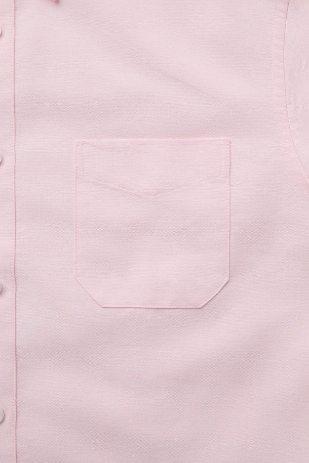 부드러운 촉감이 돋보이는 SOMELOS(소멜로스) 옥스포드 셔츠입니다. 핑크 컬러의 무지 셔츠로, 캐주얼 및 베이직 스타일을 연출하기 좋습니다. 봄, 가을 시즌에 활용하기 좋으며, 차이나칼라 디자인과 긴 소매 기장이 특징입니다. 출근룩 또는 비즈니스 캐주얼에 활용하거나, 자켓 이너나 스웨터와 레이어드하여 다양한 스타일을 시도해보세요. 투톤 컬러의 옥스포드 조직으로 은은한 멋을 더했습니다.
