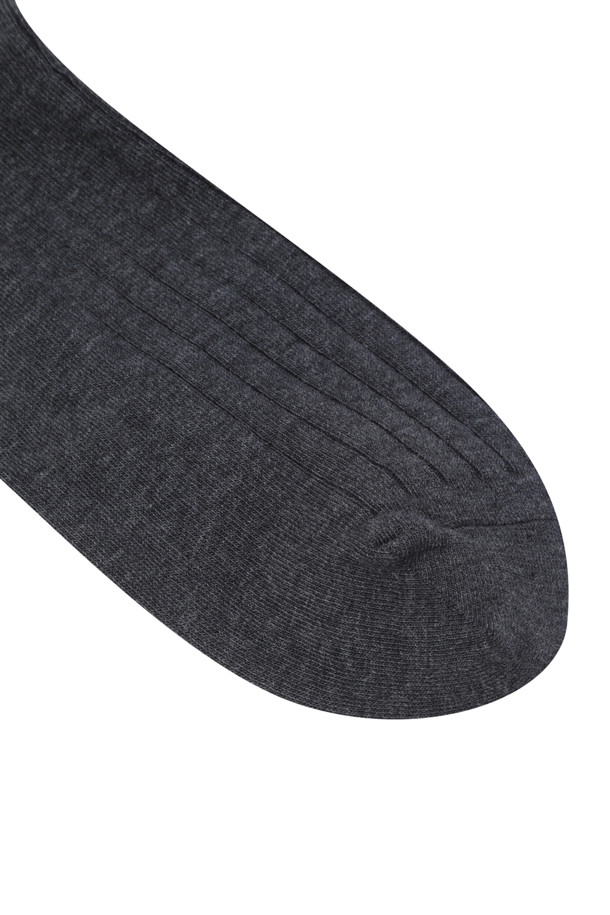 실켓 드레스 립 솔리드 삭스는 남성용 양말로, 부드러운 촉감의 면 소재에 실켓 가공을 더해 고급스러운 착용감을 선사합니다. 블랙 색상에 골지 패턴, 립 디자인으로 베이직하면서도 미니멀, 클래식, 캐주얼 스타일을 모두 소화할 수 있습니다. 사계절 내내 착용 가능하며, 신축성이 뛰어나 편안한 활동성을 보장합니다. 얇은 두께감으로 답답함 없이 산뜻하게 즐길 수 있습니다.
