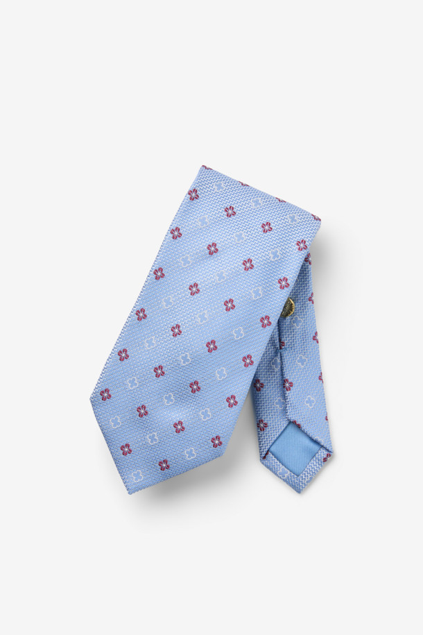 STEFANO BIGI(스테파노 비기) 리오 실크 플라워 올오버 타이는 남성용 넥타이로, 포멀한 자리에 잘 어울리는 클래식 스타일입니다. 고급스러운 실크 소재에 블루 컬러를 사용하여 세련된 느낌을 더하며, 플라워 패턴이 돋보이는 디자인입니다. 오피스룩, 비즈니스 캐주얼, 모임룩 등 다양한 TPO에 활용 가능하며, 미니멀한 스타일을 선호하는 분들께 추천합니다. 패브릭 로고 라벨과 루프 장식이 섬세함을 더하고, 올오버 패턴으로 포인트를 주어 넥타이 하나만으로도 멋스러운 스타일을 완성할 수 있습니다.
