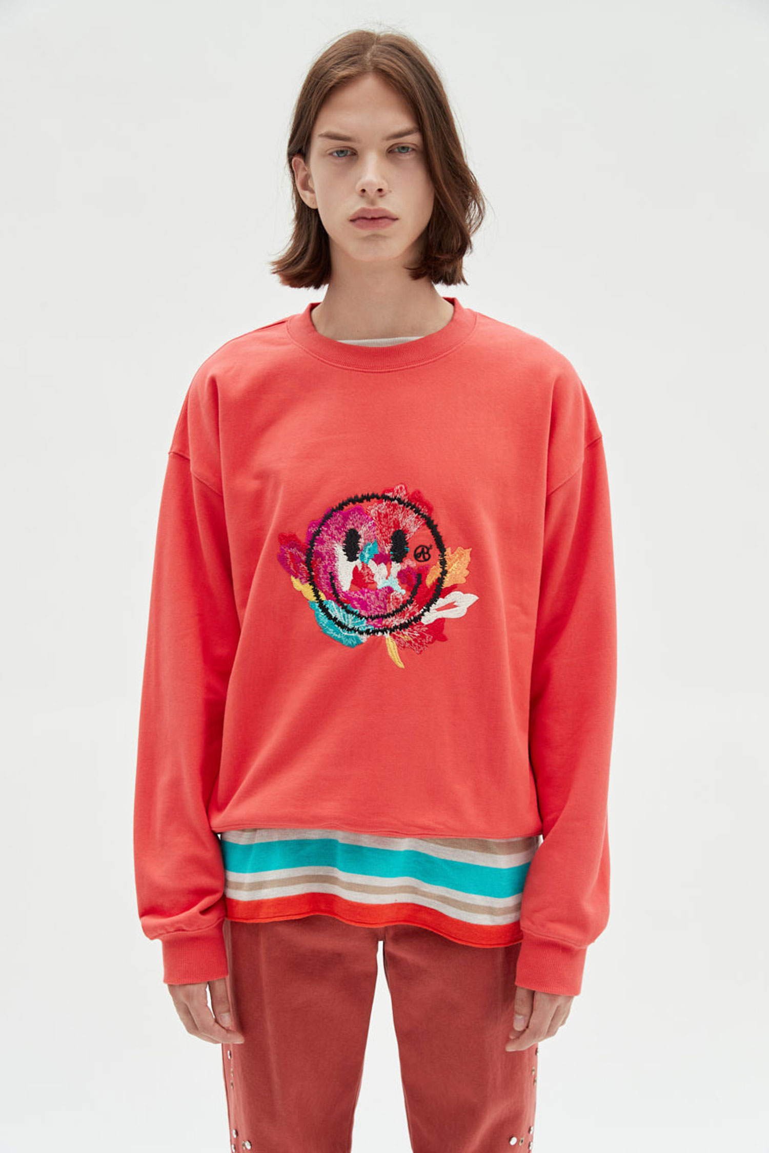 COMMONGROUND - 긴소매 티셔츠 - [ANDERSSON BELL] UNISEX FLEUR SMILE EMBROIDERY SWEATSHIRTS atb617u - RED