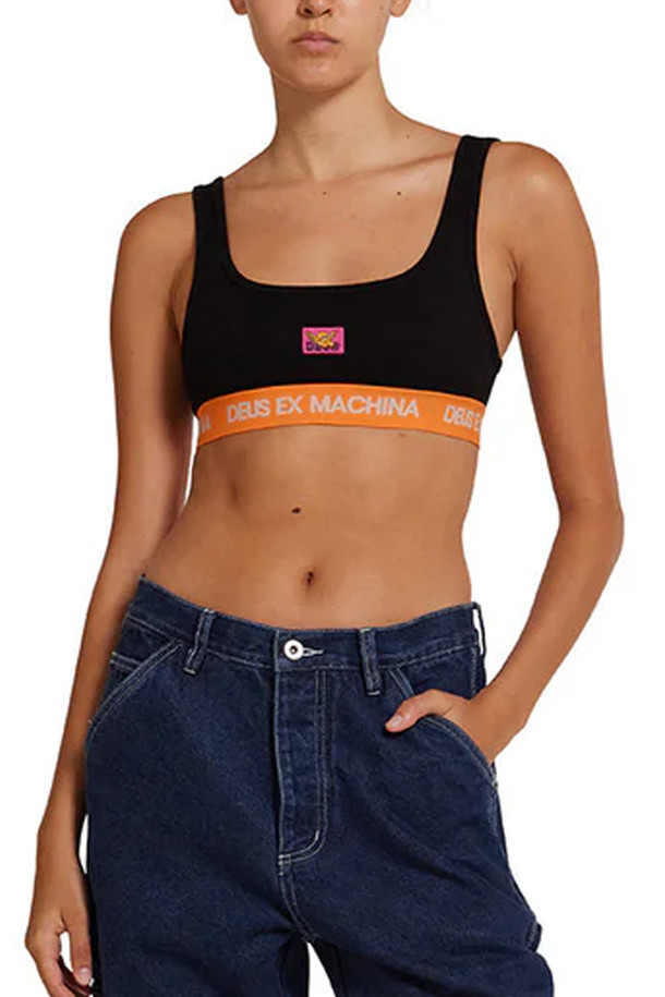 [데우스] NUMEROLOGY CROP (뉴머롤로지 크롭) - ANTHRACITE는 여성용 스포츠 브라입니다. 블랙과 오렌지 컬러로 출시되었으며, 면과 스판덱스 혼방 소재로 제작되어 신축성이 뛰어납니다. 스퀘어넥 디자인과 브랜드 로고로 포인트를 주어, 스포츠 활동은 물론 일상에서도 스타일리시하게 착용할 수 있습니다. 피트니스룩, 요가/필라테스룩, 러닝룩 등 다양한 TPO에 적합하며, 스포티, 미니멀, 캐주얼 스타일을 연출하기 좋습니다. 사계절 내내 활용 가능한 단품 상품입니다.
