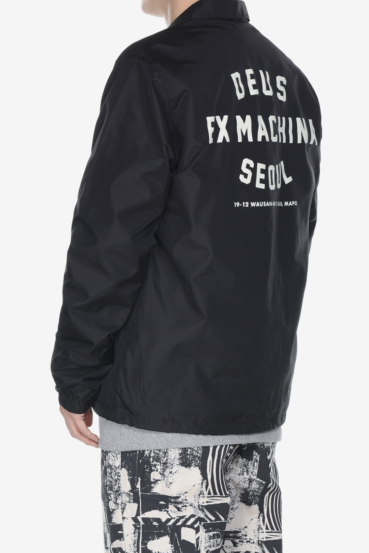 DEUS EX MACHINA - 블루종/점퍼 - [데우스서울] KOREA COLLEGE COACH JACKET 코리아 칼리지 코치 재킷 - BLACK