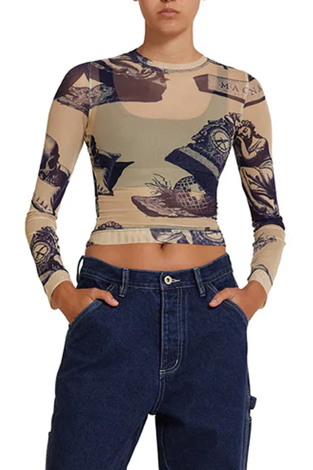 [데우스] 5-7-5 메쉬 롱 슬리브 탑 - 인디고는 캐주얼 스타일의 남녀 모두 착용 가능한 메쉬 소재 롱 슬리브 탑입니다. 나일론 소재로 제작되어 통기성이 뛰어나며, 인디고 컬러와 메쉬 패턴이 특징입니다. 일상복으로 편안하게 착용하기 좋으며, 미니멀한 디자인으로 다양한 스타일 연출이 용이합니다. 긴 소매 기장으로 간절기에 활용하기 좋으며, 데우스 특유의 감각적인 디자인이 돋보입니다.
