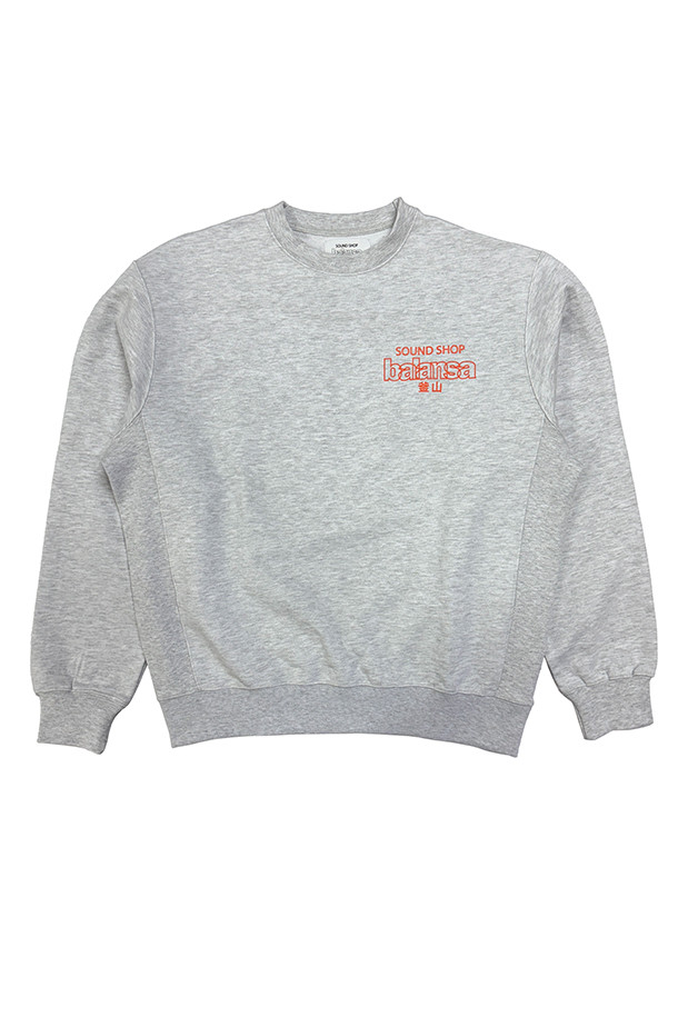 발란사 SSB 로고 크루넥 - 애쉬 그레이/오렌지 컬러의 남녀 공용 스웨트셔츠입니다. 일상, 특히 동네 마실룩, 집콕룩, 겨울 데일리룩에 적합하며, 캐주얼, 스포티, 미니멀 스타일을 연출할 수 있습니다. 라운드넥 디자인에 레귤러핏으로 편안하게 착용 가능하며, 봄, 가을, 겨울 시즌에 활용하기 좋습니다. 애쉬 그레이와 오렌지 컬러 조합이 돋보이는 로고 프린팅이 특징입니다.
