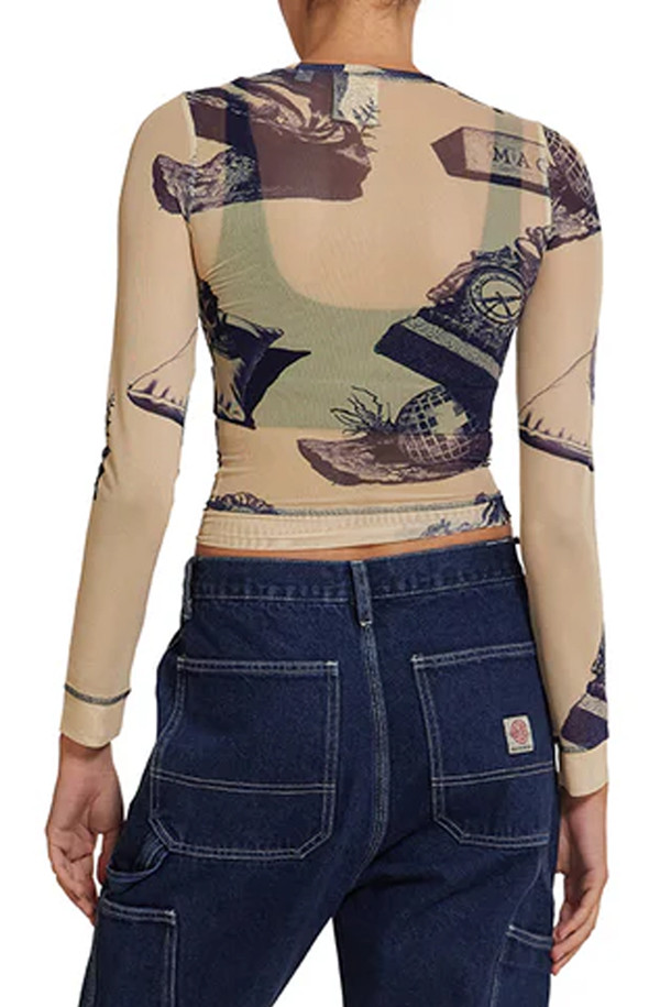 [데우스] 5-7-5 메쉬 롱 슬리브 탑 - 인디고는 캐주얼 스타일의 남녀 모두 착용 가능한 메쉬 소재 롱 슬리브 탑입니다. 나일론 소재로 제작되어 통기성이 뛰어나며, 인디고 컬러와 메쉬 패턴이 특징입니다. 일상복으로 편안하게 착용하기 좋으며, 미니멀한 디자인으로 다양한 스타일 연출이 용이합니다. 긴 소매 기장으로 간절기에 활용하기 좋으며, 데우스 특유의 감각적인 디자인이 돋보입니다.
