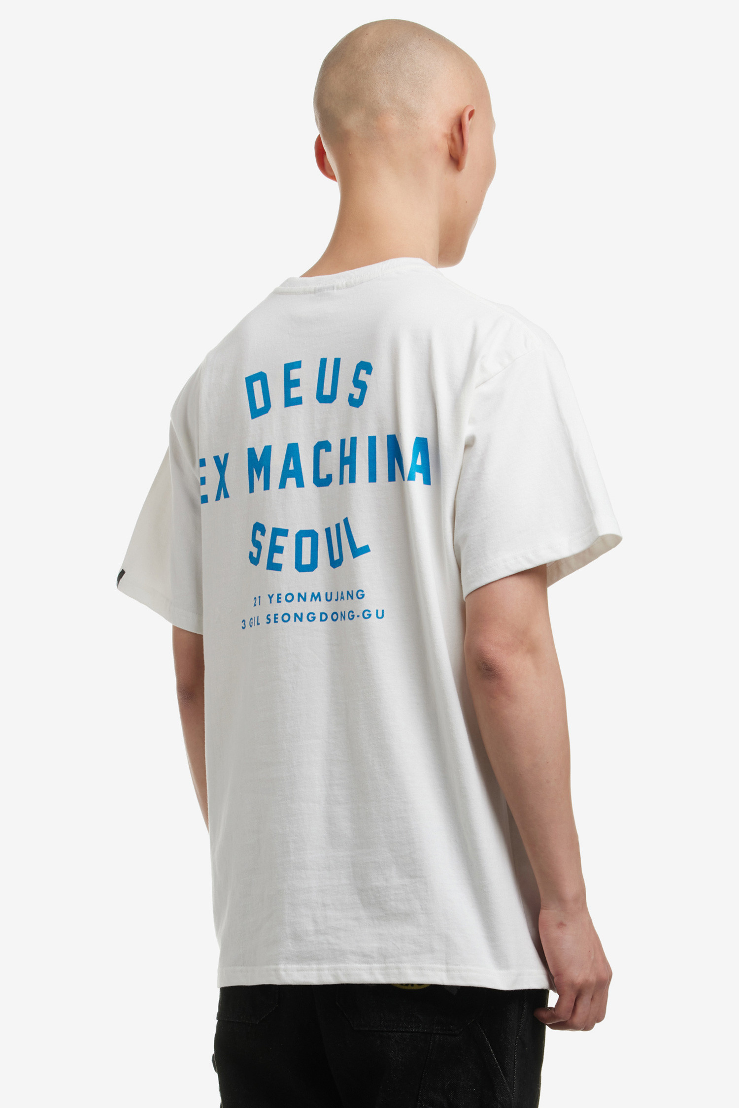 DEUS EX MACHINA - 반팔티셔츠 - [데우스서울] SEONGSU COLLEGE TEE 성수 컬리지 반팔티셔츠 - WHITE-MIDNIGHT BLUE