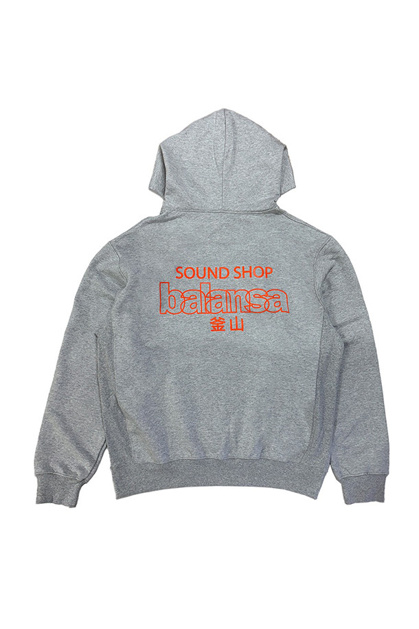 발란사 SSB 로고 후디는 헤더 그레이와 오렌지 두 가지 색상으로 출시되어, 캐주얼하고 스포티한 스타일을 연출하기에 좋습니다. 가을, 겨울 시즌에 적합하며, 일상생활은 물론 산책이나 집콕룩으로도 활용하기 좋습니다. 긴 소매와 후드 디자인으로 편안함을 더하며, 로고 패턴으로 포인트를 주었습니다. 레귤러 기장의 후디로, 다양한 스타일의 하의와 매치하여 미니멀한 룩을 완성해보세요.
