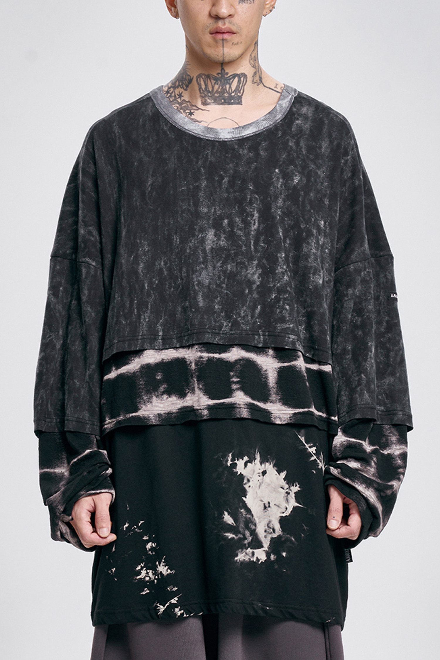 [아조바이아조] Layered Tie-Dye Long Sleeve Top 레이어드 타이다이 긴팔 티셔츠 - BLACK