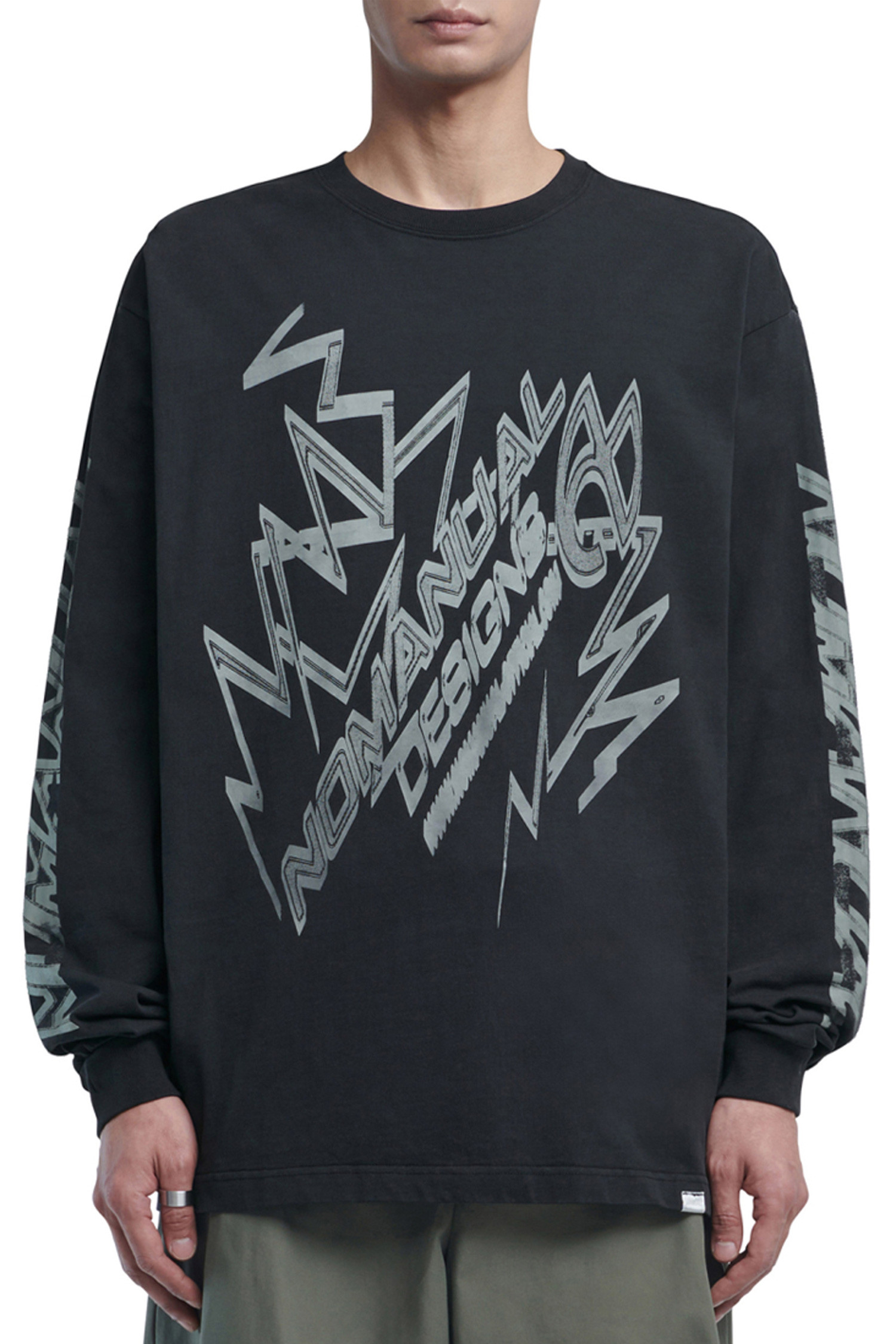 [노매뉴얼] THUNDER LOGO LONG SLEEVE TEE 썬더 로고 롱슬리브 티셔츠 - WASHED BLACK