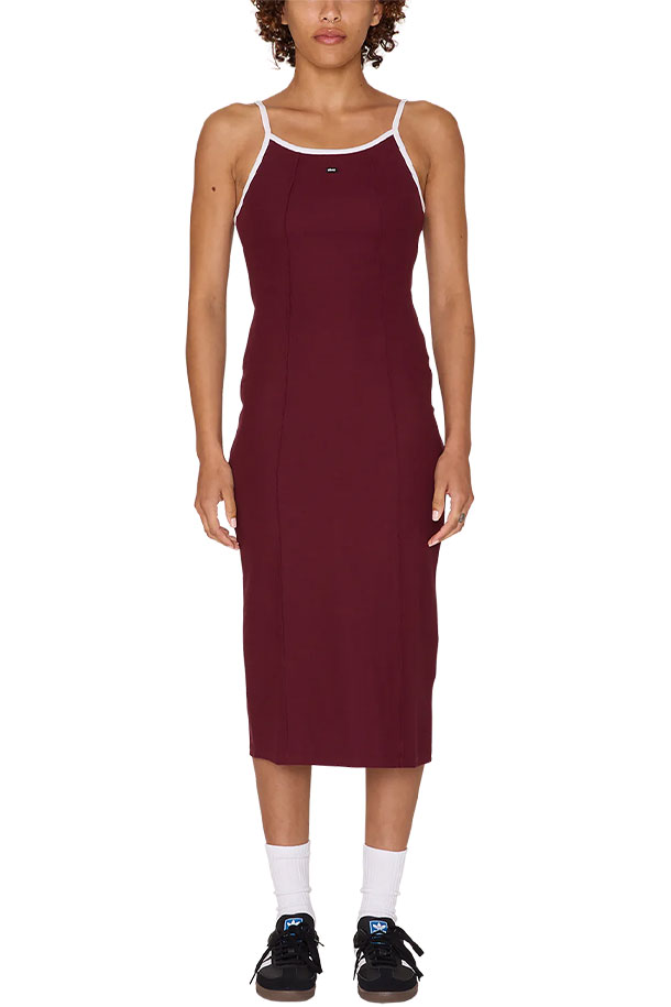 [오베이] SIDELINE TANK DRESS 사이드라인 탱크 드레스 - WINE는 일상에서 편안하게 착용하기 좋은 여성용 탱크 드레스입니다. 와인 컬러의 H라인 맥시 기장 드레스로, 면과 스판덱스 혼방의 골지 소재로 제작되어 스포티하면서도 캐주얼한 무드를 연출합니다. 스트레이트 넥 라인과 암홀 부분 배색 립 디테일, 앞면 중앙 자수 로고가 특징이며, 페어트레이드 인증을 받았습니다.