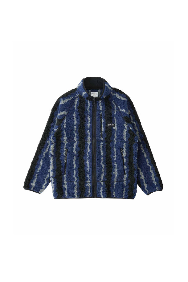 그라미치(GRAMICCI) 리플 셰르파 재킷 - 네이비 리플은 부드러운 플리스 소재와 두꺼운 두께감으로 뛰어난 보온성을 제공하는 아우터입니다. 가을, 겨울 시즌에 적합하며, 일상 및 아웃도어 활동에 모두 활용할 수 있습니다. 클래식, 빈티지, 아웃도어 스타일을 아우르는 디자인으로, 톤온톤 네이비 컬러의 리플(Ripple) 패턴이 특징입니다. 스탠드 칼라와 지퍼형 핸드 포켓 2개, 지퍼형 체스트 포켓 1개가 실용성을 더하며, 가을 나들이룩, 겨울 데일리룩, 캠핑룩 등 다양한 TPO에 매치하기 좋습니다. 캐주얼, 고프코어 스타일을 즐겨 입는 분들께 추천합니다.
