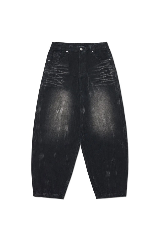 [노매뉴얼] 워시드 점보 데님 팬츠 - 워시드 블랙은 모던한 스타일을 추구하는 분들을 위한 와이드 핏 데님 팬츠입니다. 워싱 처리된 블랙 데님 소재로 제작되어, 일상복으로 편안하게 착용할 수 있습니다. 루즈핏과 점보 핏으로 디자인되어 트렌디하면서도 여유로운 실루엣을 연출합니다. 캐주얼, 미니멀, 시크 스타일을 즐겨 입는 분들께 추천하며, 긴 기장으로 다양한 스타일링이 가능합니다.
