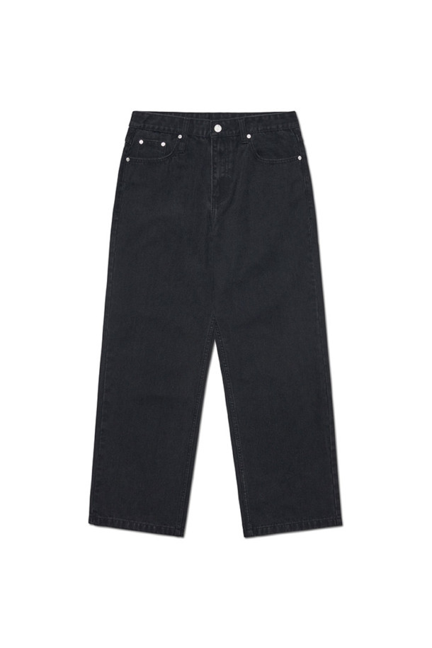 블랙 컬러의 STRAIGHT WIDE DENIM PANTS (스트레이트 와이드 데님 팬츠)입니다. 면, 레이온, 폴리에스테르 혼방 소재로 제작되어 사계절 내내 착용하기 좋습니다. 넉넉한 루즈핏에 스트레이트 와이드 핏으로 편안하면서도 멋스러운 스타일을 연출합니다. YKK 지퍼를 사용하여 내구성을 높였으며, 무지 디자인으로 다양한 상의와 매치하기 용이합니다. 두꺼운 두께감으로 안정감을 주며, 캐주얼, 미니멀, 클래식 스타일을 즐겨 입는 남성분들께 추천합니다.
