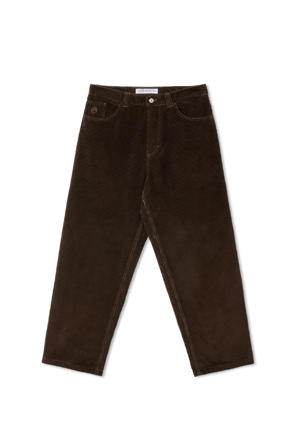 "Big Boy Cord Pants 빅보이 코드 팬츠" - Chocolate는 가을, 겨울 시즌에 어울리는 남성용 코듀로이 팬츠입니다. 톤 다운된 초콜릿, 브라운 컬러로 출시되어 다양한 상의와 손쉽게 매치할 수 있습니다. 부드러운 촉감의 두꺼운 코듀로이 소재를 사용하여 따뜻하고 편안한 착용감을 제공하며, 루즈핏과 와이드 핏으로 제작되어 편안하면서도 트렌디한 스타일을 연출합니다. 캐주얼, 클래식, 미니멀 스타일을 모두 소화할 수 있으며, 출근룩이나 모임룩으로도 활용하기 좋습니다. 빅보이 실루엣으로 디자인되어 개성 있는 핏을 자랑합니다.
