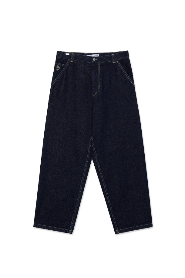 "빅보이 워크 팬츠"는 튼튼한 데님 소재로 제작된 남성용 워크 팬츠입니다. 일상생활은 물론, 출근룩이나 비즈니스 캐주얼에도 활용 가능한 베이직하고 캐주얼한 스타일을 갖췄습니다. 네이비 컬러의 무지 디자인과 레귤러 핏으로, 봄, 가을에 적합하며 두꺼운 두께감으로 튼튼한 착용감을 선사합니다. 워크웨어 특유의 빈티지한 감성을 느낄 수 있으며, 뻣뻣한 촉감이 특징입니다. 
