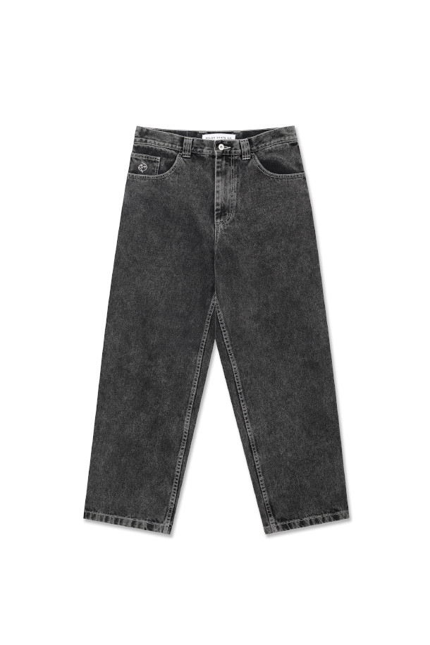 "Big Boy Pants 빅보이 팬츠 - Silver Black"는 남성용 데님 팬츠입니다. 봄, 여름, 가을 계절에 착용하기 좋으며, 일상생활과 여행 및 산책룩에 적합합니다. 레귤러핏으로 제작되었으며, 무지 패턴의 실버블랙 컬러가 돋보입니다. 워싱 가공 처리되어 캐주얼하고 미니멀한 스타일을 연출합니다. 숏 기장으로 활동성을 높인 제품입니다.
