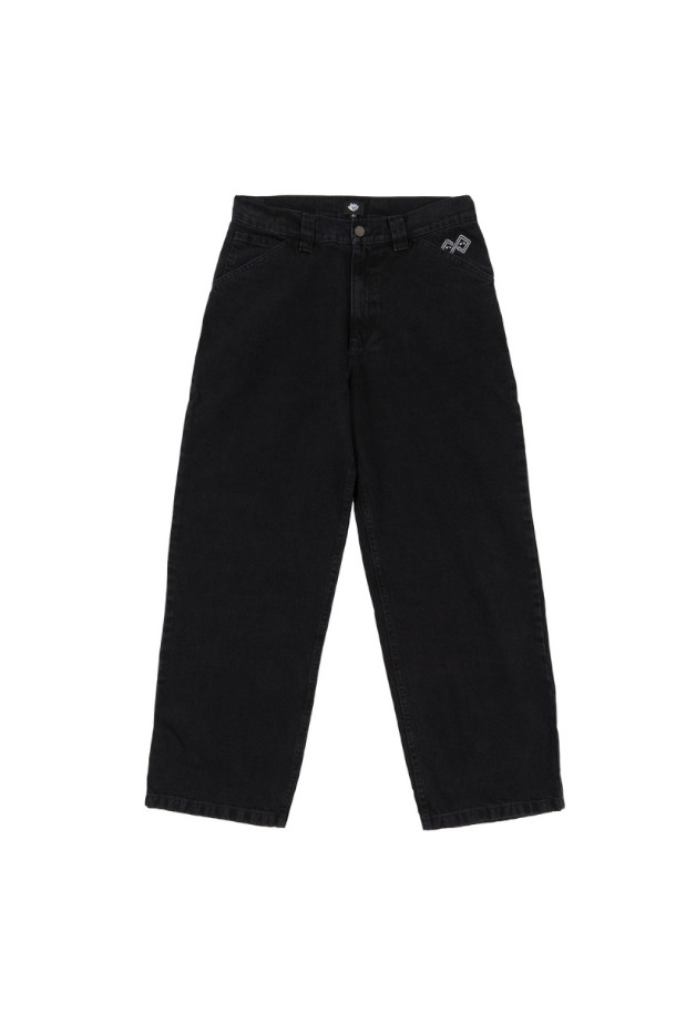 **LEDGE DENIM PANTS 레지 데님 팬츠 - BLACK**

레지 데님 팬츠는 베이직한 스타일을 추구하는 남성 고객을 위한 데님 팬츠입니다. 사계절 내내 활용 가능한 숏 기장의 무지 블랙 컬러 데님 팬츠로, 레귤러핏으로 제작되어 편안한 착용감을 제공합니다. 데님 소재 특유의 뻣뻣한 촉감이 특징이며, 출근룩이나 모임룩 등 다양한 TPO에 활용 가능합니다. 캐주얼, 미니멀, 클래식 스타일을 즐겨 입는 분들께 추천합니다.
