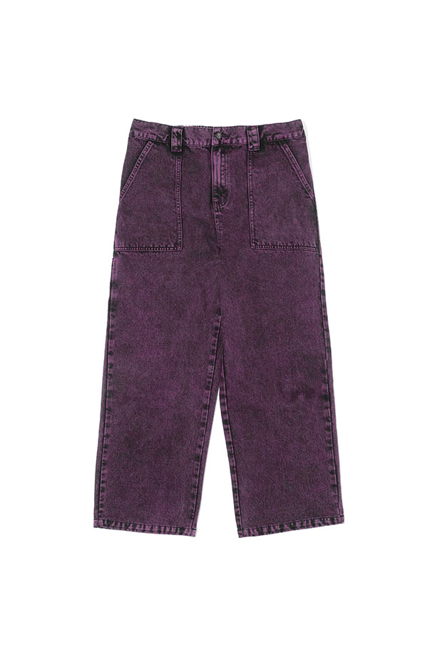 [포에틱] 페인터 팬츠 - 퍼플 애시드 워시 데님은 남녀 모두 착용 가능한 레귤러핏 긴바지입니다. 봄, 여름, 가을 계절에 어울리는 이 바지는 데님 소재에 애시드 워싱 기법을 더해 캐주얼하면서도 스트릿 스타일을 연출합니다. 데이트룩, 쇼핑룩에 적합하며, 캐주얼, 스트리트, 미니멀 스타일을 즐기는 분들께 추천합니다. 퍼플 컬러가 돋보이는 페인터 팬츠는 개성 있는 스타일을 완성해 줍니다.
