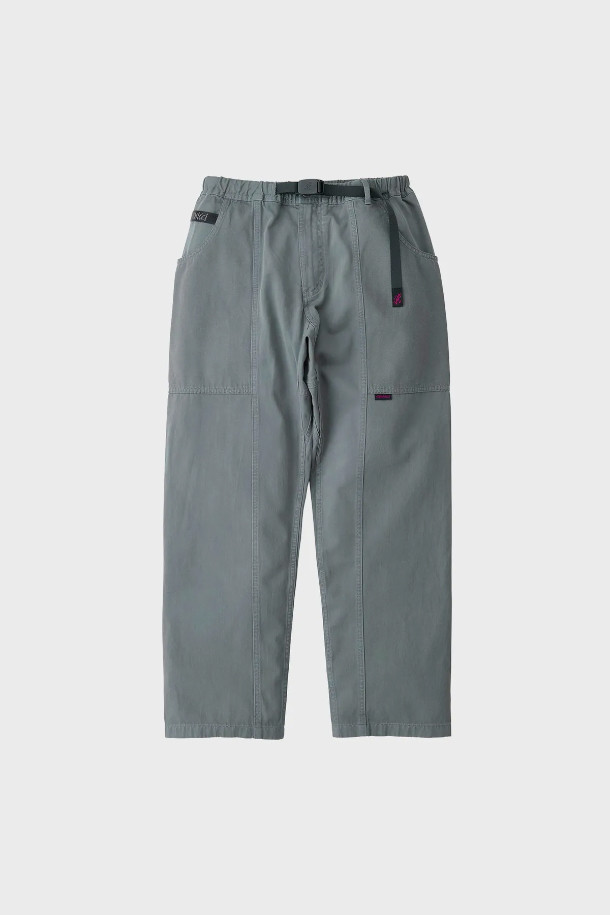 GRAMICCI GADGET (그라미치 가젯) - SEAL 반바지는 여름철 캐주얼 및 스포티 스타일을 완성하는 남성용 반바지입니다. 가볍고 부드러운 나일론 소재로 제작되어 편안한 착용감을 제공하며, 레귤러 핏으로 활동성을 높였습니다. 얇은 두께감으로 시원하게 입을 수 있으며, 무지 디자인에 벨트 스트랩 디테일이 더해져 포인트를 줍니다. 휴가룩이나 캠핑룩에 활용하기 좋으며, 미니멀한 스타일 연출에도 적합합니다. 그레이 컬러로 다양한 상의와 쉽게 매치할 수 있습니다.
