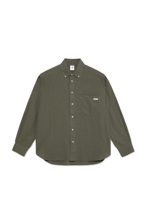 Ben LS Shirt (벤 롱슬리브 셔츠) - Army Green Check (아미 그린 체크)는 남성용 셔츠로, 봄, 가을에 착용하기 좋은 긴소매 셔츠입니다. 차이나 칼라에 오버핏으로 제작되어 베이직하면서도 캐주얼한 스타일을 연출합니다. 중간 두께감의 부드러운 면 소재로 제작되었으며, 체크 패턴과 포켓 디테일이 특징입니다. 데이트룩, 출근룩 등 다양한 TPO에 활용 가능한 셔츠로, 캐주얼, 클래식, 미니멀 스타일을 즐겨 입는 남성에게 추천합니다.
