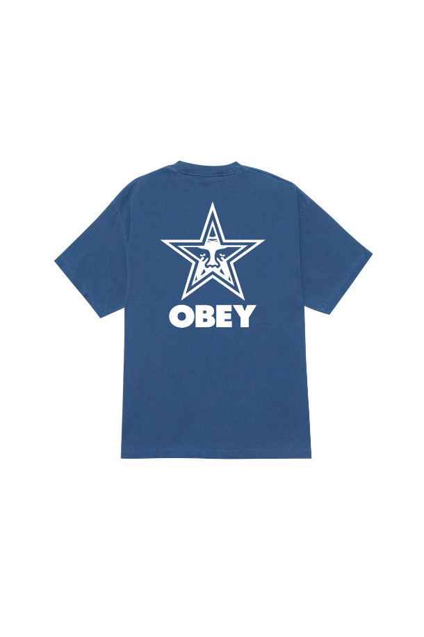 [오베이] OBEY BOLD STAR 오베이 볼드 스타 - PIGMENT DARK DENIM 티셔츠는 남녀 모두 착용 가능한 캐주얼, 스트릿 스타일의 반소매 티셔츠입니다. 다크 데님 컬러에 레귤러핏으로 제작되었으며, 봄, 여름, 가을 계절에 적합합니다. 라운드넥 디자인에 부드러운 촉감의 면 소재를 사용하여 편안한 착용감을 제공합니다. 전면에 오베이 볼드 스타 로고 및 스타 패턴 그래픽 프린트가 돋보이며, 레귤러 기장으로 다양한 스타일 연출이 용이합니다. 일상생활에서 개성 있는 스타일을 완성해보세요.
