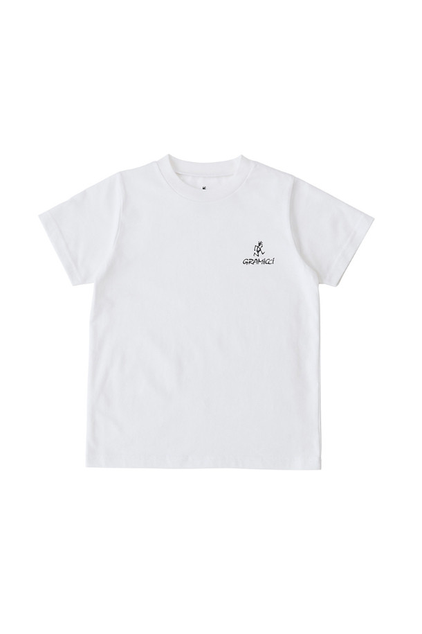 [그라미치] GRAMICCI KIDS ONE POINT LOGO TEE WHITE 키즈 원 포인트 로고 티셔츠는 부드러운 촉감의 BCI 면 60%와 재생 폴리에스터 40% 혼방 소재로 제작되어 흡습 및 속건 기능이 뛰어납니다. 라운드넥 디자인에 레귤러핏으로 편안하게 착용 가능하며, 봄, 여름 시즌 일상복으로 활용하기 좋습니다. 캐주얼, 미니멀 스타일의 키즈 반팔 티셔츠로, 깔끔한 화이트 컬러에 원 포인트 로고가 돋보입니다. 동네 마실룩이나 봄 소풍룩에 매치하여 산뜻한 스타일을 연출할 수 있습니다. 아이들의 활동적인 움직임을 고려하여 레귤러 기장과 얇은 두께로 제작되었습니다.
