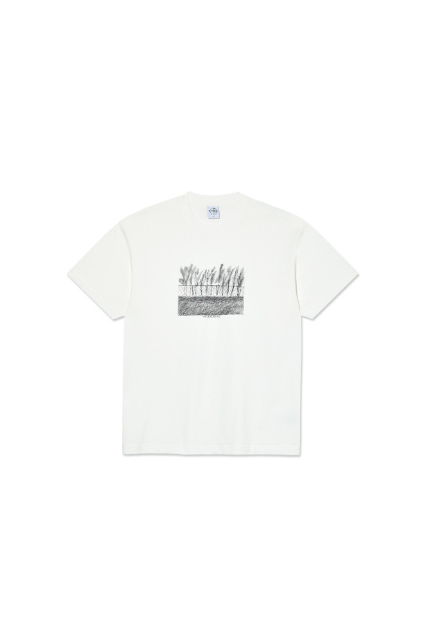 Tee | Fence (티 | 펜스) 티셔츠 - Cloud White는 부드러운 면 소재로 제작되어 편안한 착용감을 제공합니다. 라운드넥과 레귤러핏 디자인으로 제작되어 캐주얼하고 미니멀한 스타일을 연출합니다. 봄, 여름 시즌에 산책룩으로 활용하기 좋으며, 프린트 무늬가 돋보이는 얇은 두께의 반소매 티셔츠입니다. 베이직하면서도 개성 있는 스타일을 원하는 분들께 추천합니다.
