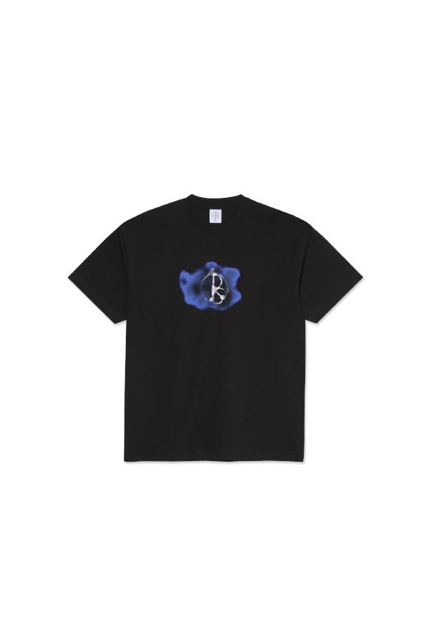 블랙 컬러의 Tee | 메탈 로고 티셔츠입니다. 면 소재로 제작되어 부드러운 촉감을 선사하며, 봄, 여름, 가을에 착용하기 좋습니다. 라운드넥과 레귤러핏 디자인으로 편안한 착용감을 제공하며, 반소매 기장입니다. 일상, 산책, 캠핑 등 다양한 TPO에 캐주얼, 스트리트, 미니멀 스타일로 연출하기 좋습니다. 메탈 로고 프린트가 돋보이는 티셔츠로, 스타일리시한 포인트를 더해줍니다.
