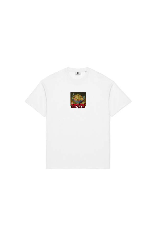 "Graff Fruit 티셔츠" - White는 남녀 모두 착용 가능한 캐주얼 스타일의 티셔츠입니다. 봄, 여름 시즌에 적합하며, 면 소재로 제작되어 부드러운 촉감을 선사합니다. 라운드넥, 반소매, 레귤러 핏으로 편안한 착용감을 제공하며, 레귤러 기장입니다. 그래픽 프린트가 돋보이며, 산책룩이나 봄 소풍룩에 매치하기 좋습니다. 미니멀, 클래식 스타일을 선호하는 분들께 추천합니다.
