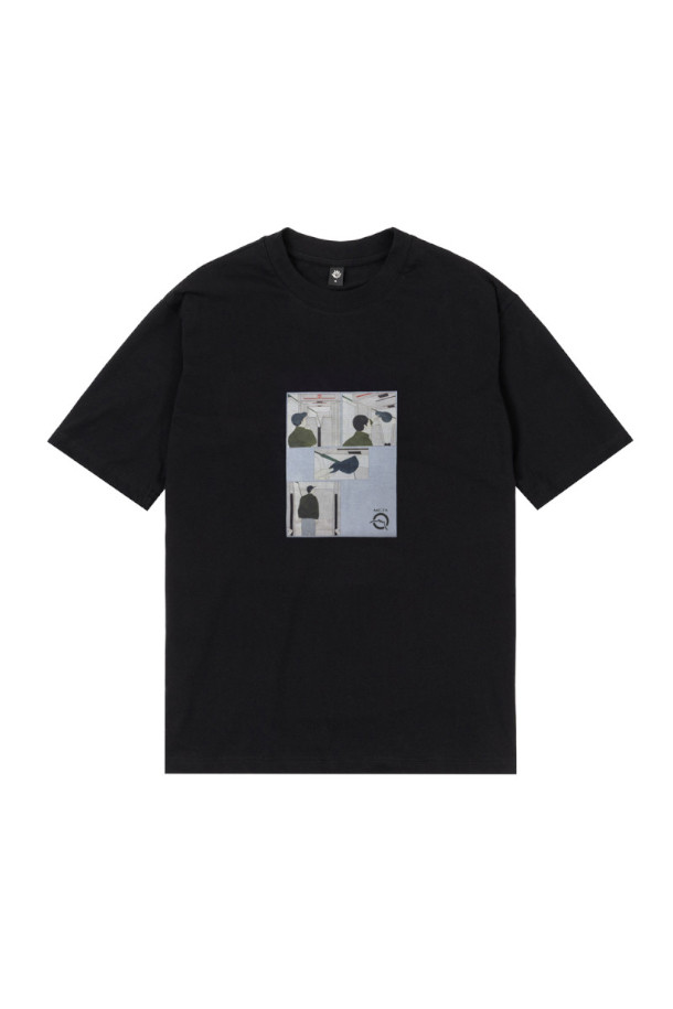 FREE RIDE TEE (프리 라이드 티) - BLACK는 남녀 공용으로 착용 가능한 블랙 컬러의 티셔츠입니다. 면 소재로 제작되어 부드러운 촉감을 제공하며, 봄, 여름, 가을 계절에 활용하기 좋습니다. 레귤러 핏에 라운드넥 디자인으로 캐주얼하고 스트릿한 스타일을 연출합니다. 일상복은 물론 여행룩과 산책룩으로도 손색없으며, 백 프린트 디테일이 돋보이는 개성 있는 아이템입니다.
