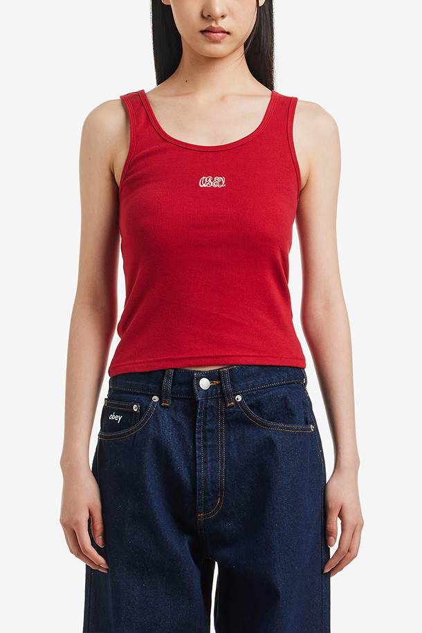 [오베이] RIBBON RIB TANK 리본 립 탱크 - RED는 여성용 상의 탱크탑입니다. 캐주얼한 스타일의 민소매 디자인으로, 라운드넥과 레귤러 기장으로 제작되었습니다. 립 디테일과 리본 패턴이 특징이며, 시원한 여름철 일상복으로 적합합니다.
