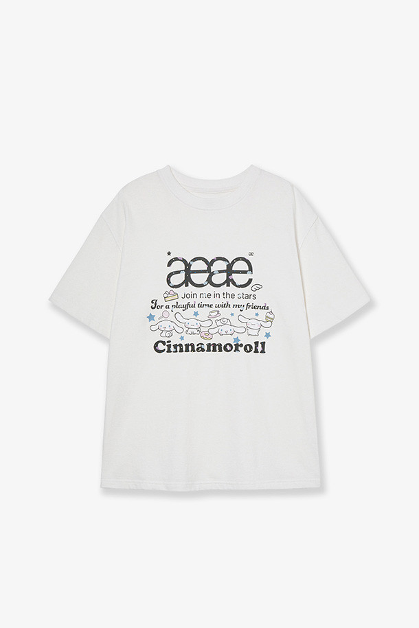 시나모롤 웹 로고 티셔츠 - 화이트는 남녀공용으로 제작된 캐주얼 스타일의 티셔츠입니다. 부드러운 면 소재로 제작되어 봄, 여름철에 시원하게 착용하기 좋으며, 레귤러 핏과 얇은 두께로 편안한 착용감을 선사합니다. 라운드넥 디자인에 귀여운 시나모롤 캐릭터와 로고가 프린팅되어 있어, 봄 소풍룩이나 캠핑룩, 또는 미니멀, 스트리트 스타일 등 다양한 캐주얼 룩에 포인트를 줄 수 있습니다. 반소매 기장으로 활동성을 높였으며, 데일리 아이템으로 활용하기 좋습니다.

