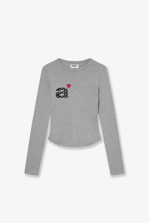 DOT 스몰 레터 L/S - 멜란지 그레이는 2025 F/W 'KEEPSAKE' 컬렉션의 티셔츠입니다. 부드러운 면 소재로 제작되어 가을, 겨울철에 편안하게 착용할 수 있습니다. 캐주얼하고 미니멀한 스타일로, 일상과 동네 마실룩에 적합합니다. 레귤러 핏의 긴 소매 라운드넥 디자인이며, A로고와 도트 패턴이 특징입니다. 멜란지 그레이 컬러로 다양한 하의와 쉽게 매치할 수 있습니다.
