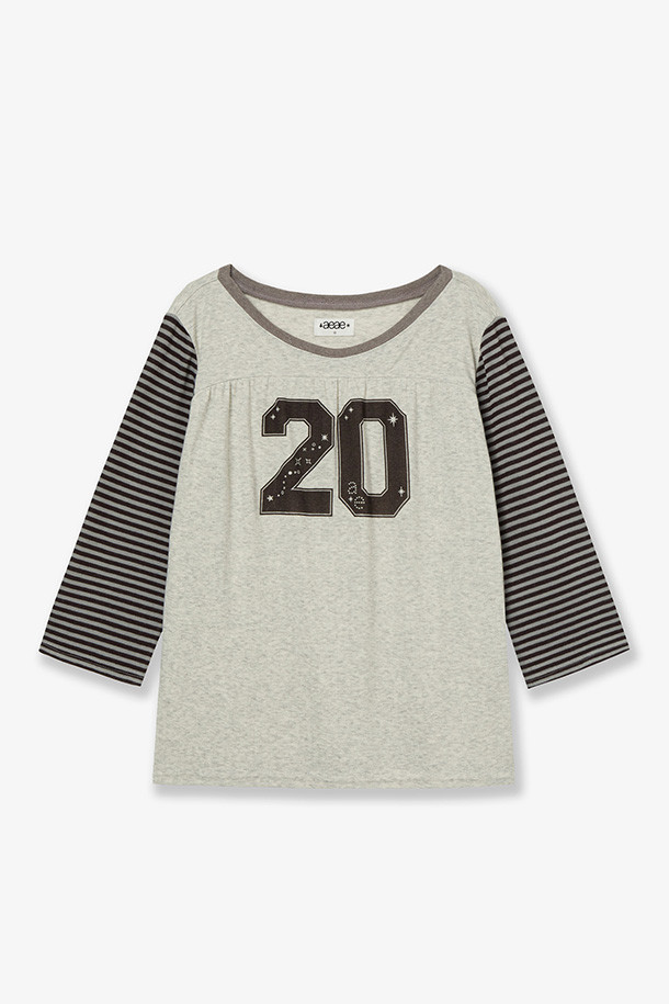 스트라이프 콤비 티 - 브라운은 빈티지 풋볼 저지 스타일을 연상시키는 디자인의 상의입니다. 면, 폴리에스테르, 레이온, 스판덱스 혼방 소재로 제작되어 편안한 착용감을 제공합니다. F/W 시즌에 어울리는 긴 소매 기장의 스트라이프 패턴이며, 캐주얼 및 클래식 스타일 연출에 용이합니다. 브라운과 네이비 두 가지 색상으로 만나보실 수 있습니다. 일상복으로 활용하기 좋은 아이템입니다.
