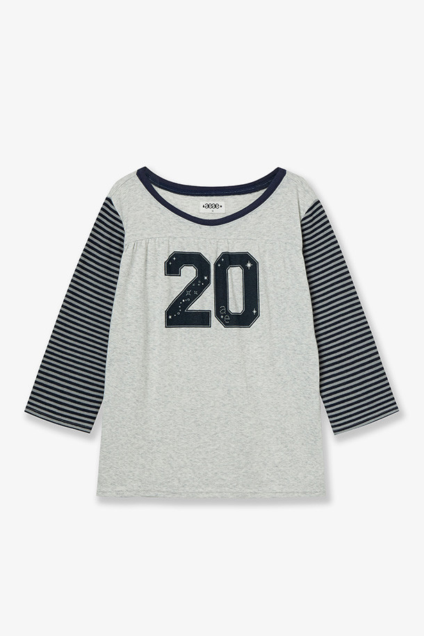 네이비 컬러의 STRIPE COMBI TEE (스트라이프 콤비 티)입니다. F/W 시즌에 어울리는 스포티하면서도 빈티지한 무드의 긴소매 티셔츠로, 면, 폴리에스테르, 레이온, 스판덱스 혼방 소재로 제작되었습니다. 풋볼 저지 스타일을 연상시키는 디자인에 스트라이프 패턴으로 포인트를 더했습니다. 일상에서 캐주얼하게 착용하기 좋습니다. 브라운 컬러도 준비되어 있습니다.
