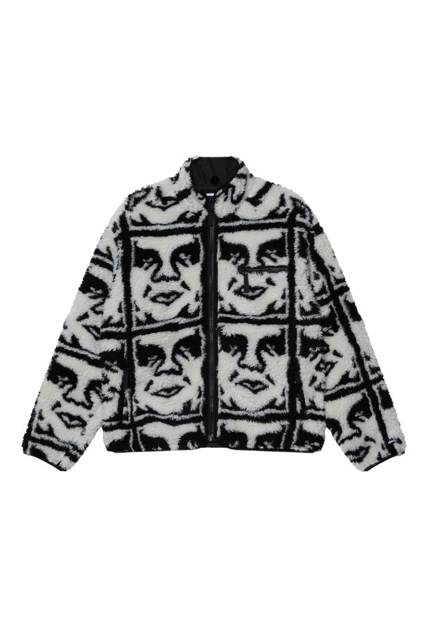 OBEY (오베이) REPEATED ICON SHERPA JKT 오베이 리피티드 아이콘 셰르파 재킷 - BLACK MULTI는 남녀 모두 착용 가능한 셰르파 자켓입니다. 블랙과 화이트 컬러 조합으로, 가을과 겨울에 따뜻하게 입을 수 있도록 두꺼운 두께감으로 제작되었습니다. 부드러운 플리스 소재와 폴리에스테르 소재를 사용하여 편안한 착용감을 선사합니다. 집업 스타일의 오버핏 크롭 기장으로, 스트릿 스타일과 캐주얼 스타일을 모두 소화할 수 있으며 반복적인 아이콘 패턴이 특징입니다.
