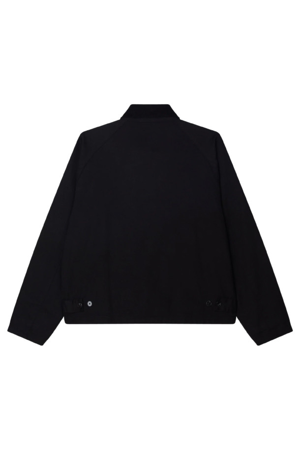 OBEY(오베이) CADEN WORK JACKET(카덴 워크 재킷) - BLACK FADED WASH는 남성용 워크웨어 스타일의 데님 재킷입니다. 봄, 가을에 착용하기 좋으며, 캐주얼 및 스트릿 스타일을 연출하기에 적합합니다. 블랙 컬러에 워싱 처리된 데님 소재로 제작되었으며, 레귤러 핏과 버튼 여밈 방식을 갖추었습니다. 일상복은 물론 출근룩, 모임룩으로도 활용할 수 있으며, 포켓 디테일이 특징입니다. 무난한 디자인으로 다양한 스타일의 옷과 코디하기 좋습니다.
