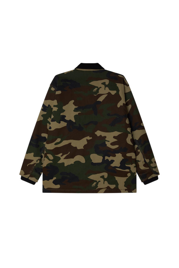OBEY (오베이) NORTON BARN COAT 오베이 노튼 반 코트는 WOODLAND CAMO (우드랜드 카모) 패턴으로, 캐주얼 및 스트릿 스타일을 즐기는 남녀 모두에게 적합한 아우터입니다. 가을과 겨울 시즌에 착용하기 좋으며, 하프 기장의 반코트 디자인으로 다양한 스타일 연출이 가능합니다. 긴 소매로 제작되었으며, 일상생활에서 편안하게 활용할 수 있습니다. 카모 패턴이 돋보이는 디자인으로, 개성 있는 스타일을 완성해 보세요.
