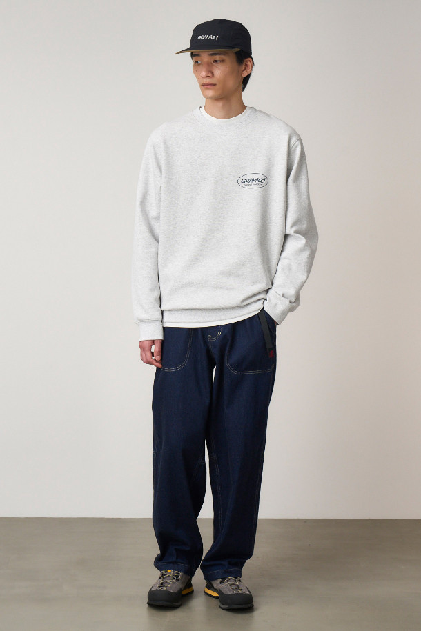 [그라미치] 그라미치 재패니즈 슬럽 데님 팬츠는 12oz 헤비웨이트 데님 소재로 제작되어 뻣뻣하지만 튼튼한 촉감을 자랑합니다. 남성용 릴랙스핏 데님 팬츠로, 캐주얼, 미니멀, 워크웨어 스타일을 연출하기 좋습니다. 인디고 컬러의 무지 디자인으로, 봄, 가을에 활용하기 좋으며, 일상 및 아웃도어 활동에 적합합니다. 다이아몬드 형태 크로치 무쌈, 통합 벨트, 앞/뒷주머니, 내구성 강화 등의 특징을 갖춰 편안함과 활동성을 높였습니다. 동네 마실룩, 캠핑룩, 가을 나들이룩 등 다양한 TPO에 활용할 수 있습니다.
