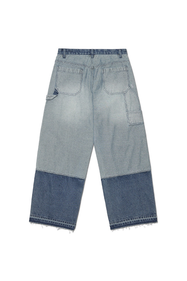 REVERSED CARPENTER DENIM PANTS (리버스드 카펜터 데님 팬츠) - WASHED NAVY는 남성용 데님 팬츠입니다. 캐주얼, 스트릿 스타일을 연출하기 좋으며, 봄, 여름, 가을에 착용하기 적합합니다. 중간 두께의 데님 소재에 워싱 가공을 더해 자연스러운 멋을 살렸습니다. YKK 지퍼를 사용했으며, 카펜터 스타일 디자인과 레귤러 핏으로 편안한 착용감을 제공합니다. 동네 마실룩이나 산책룩에 활용하기 좋습니다.
