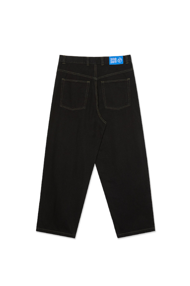 빅보이 팬츠 (Black/Dark Olive)는 캐주얼 및 미니멀 스타일을 추구하는 남성들을 위한 데님 숏 팬츠입니다. 봄, 여름, 가을 계절에 적합하며, 여행이나 산책 시 편안하게 착용하기 좋습니다. 블랙과 다크 올리브 두 가지 색상으로 제공되며, 레귤러 핏으로 제작되어 편안한 착용감을 선사합니다. 무지 디자인에 보통 두께의 데님 소재로 제작되어 베이직하면서도 활용도가 높습니다. 어떤 상의와도 쉽게 매치하여 다양한 스타일을 연출할 수 있습니다.
