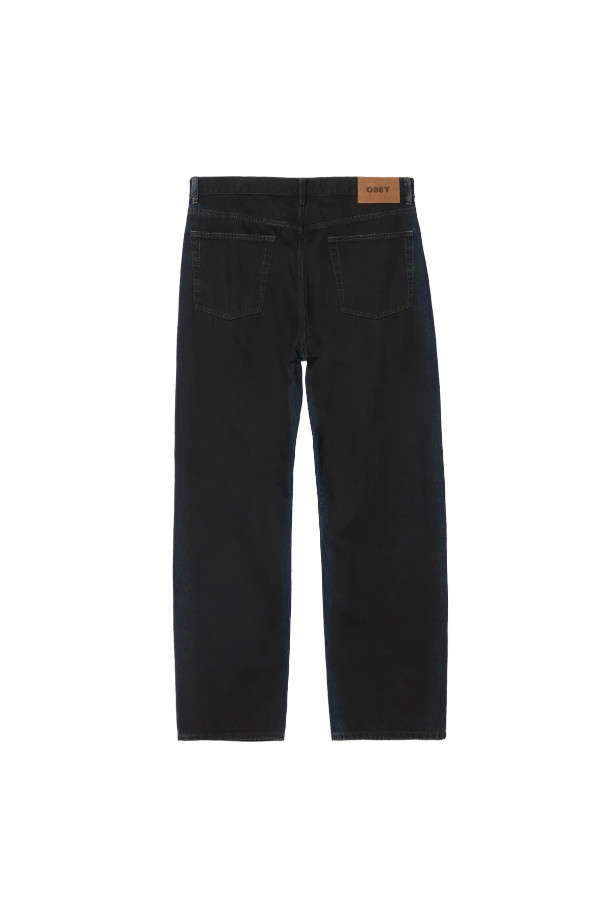 **CLASSIC BAGGY SPRAY DENIM (클래식 배기 스프레이 데님) - INDIGO SPRAY (인디고 스프레이)**는 남성용 데님 팬츠입니다. 봄, 가을에 어울리는 보통 두께감의 긴 기장 바지로, 캐주얼, 스트릿, 미니멀 스타일을 연출하기 좋습니다. 뻣뻣한 촉감의 데님 소재에 배기핏과 루즈핏으로 편안함을 더했으며, 스프레이 워싱 기법으로 은은한 멋을 냈습니다. 무지 디자인으로 어떤 상의와도 쉽게 매치할 수 있어 활용도가 높습니다. 인디고 컬러가 세련된 분위기를 자아냅니다.
