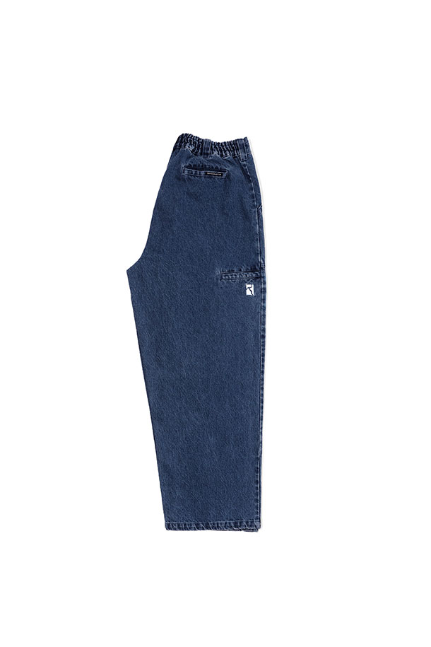 [포에틱] Painter Pants 페인터 팬츠 - Classic Denim Wash는 남성용 바지로, 데님 소재의 레귤러핏 긴바지입니다. 봄, 가을에 적합하며 클래식과 캐주얼 스타일을 연출할 수 있습니다. 페인터 스타일 디자인과 무지 패턴의 데님워시 컬러로, 일상에서 편안하고 세련된 스타일을 완성합니다.
